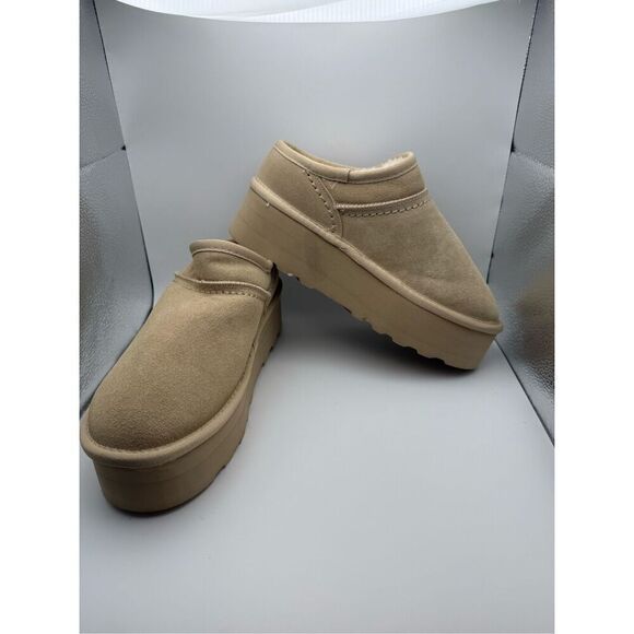 CUSHIONAIRE Women's Slip On Genuine Suede Cozy Mule Platform SIZE 8 SAND - Picture 6 of 7